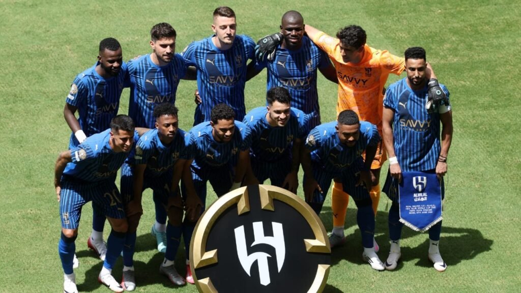 الانضباط تغرّم الهلال وتحرمه من السوبر السعودي