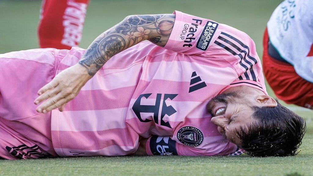 إصابة عضلية تبعد ميسي عن الملاعب