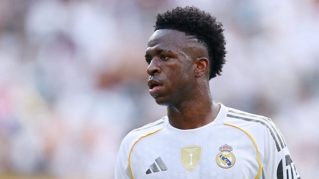 فينيسيوس جونيور خارج اهتمامات أندية روشن