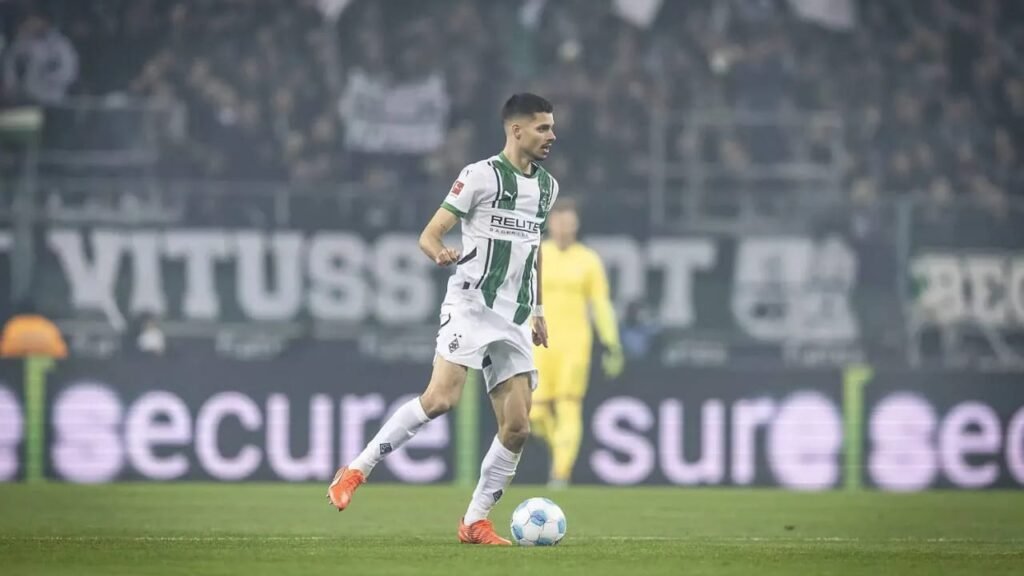 الشباب يتفق مع مونشنغلادباخ على ضم الألماني جوليان فايغل