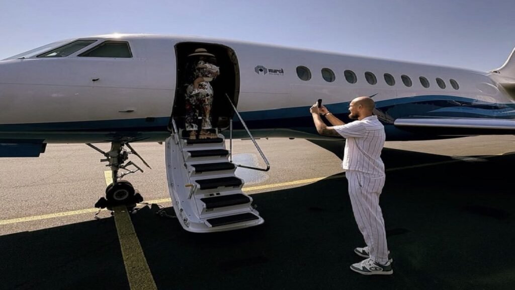 رايكوفيتش يصل إلى جدة برفقة عائلته عبر طائرة خاصة