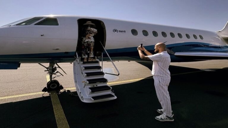 رايكوفيتش يصل إلى جدة برفقة عائلته عبر طائرة خاصة