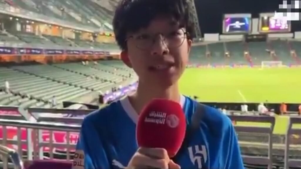 مشجع من هونغ كونغ: ارتدي قميص الهلال الذي هزم مانشستر سيتي .. تغطية