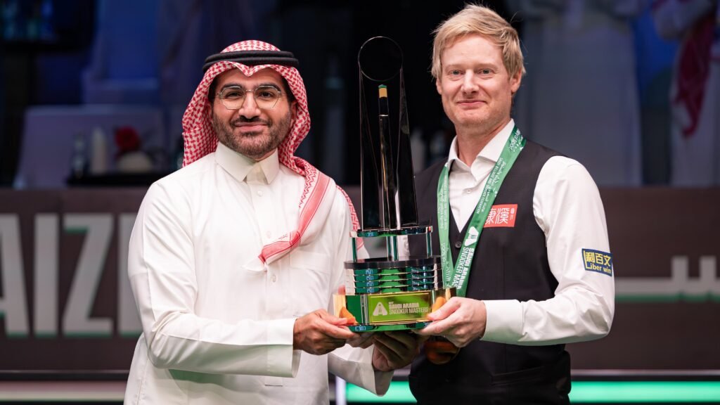معالي نائب وزير الرياضة يتوّج الأسترالي نيل روبرتسون بلقب بطولة الماسترز للسنوكر 2025 .. صور