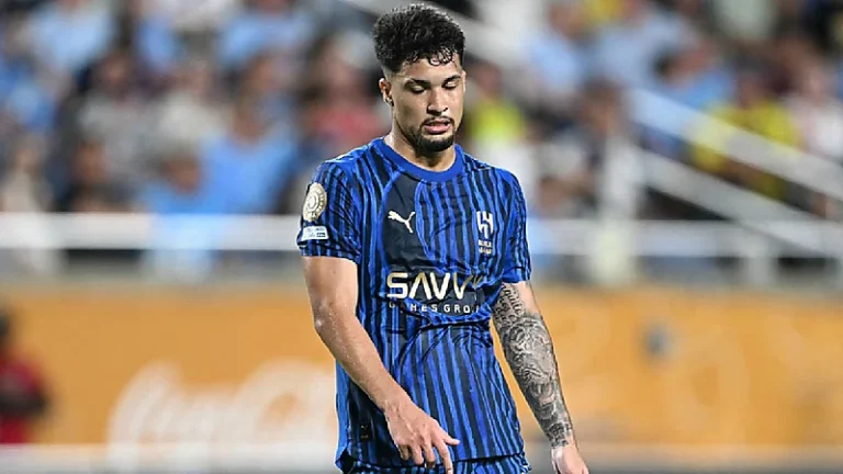 ليوناردو يترقب تعديلا لحسم مستقبله مع الهلال