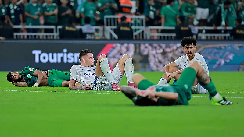 لاعبو الهلال يسقطون من الإرهاق بعد التعادل مع الأهلي .. تغطية