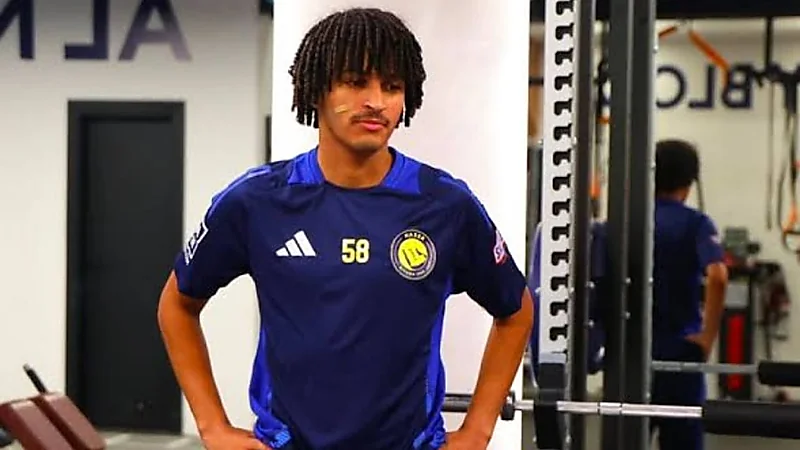 عبدالملك الجابر يؤدي العمرة قبل كلاسيكو النصر والاتحاد .. صورة