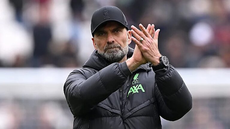 كلوب يلمح إلى العودة للتدريب