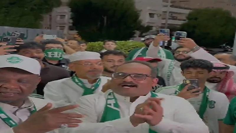 جماهير الأهلي تدعم اللاعبين قبل مواجهة بيراميدز .. تغطية