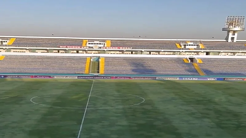 الهلال يقدم شكوى بسبب سوء أرضية ملعب مباراة ناساف.. تغطية