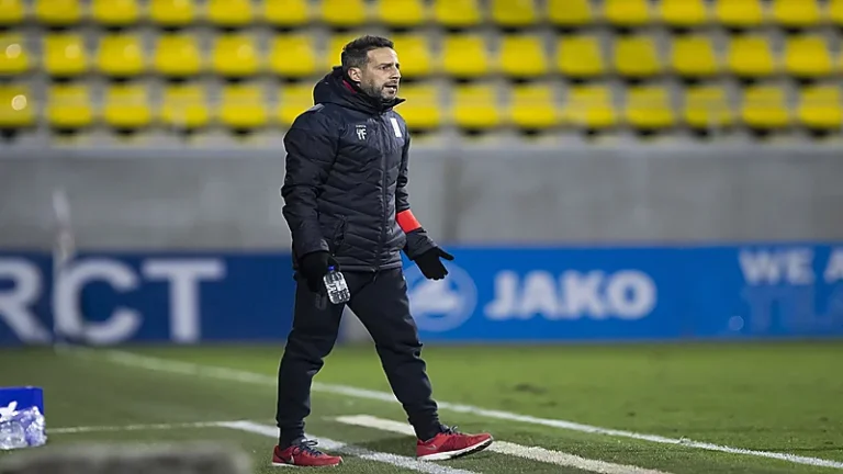 فيريرا ينفعل على لاعب الزمالك