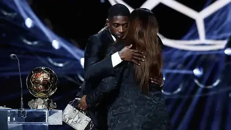 والدة عثمان ديمبلي تشعل حفل الكرة الذهبية.. تغطية