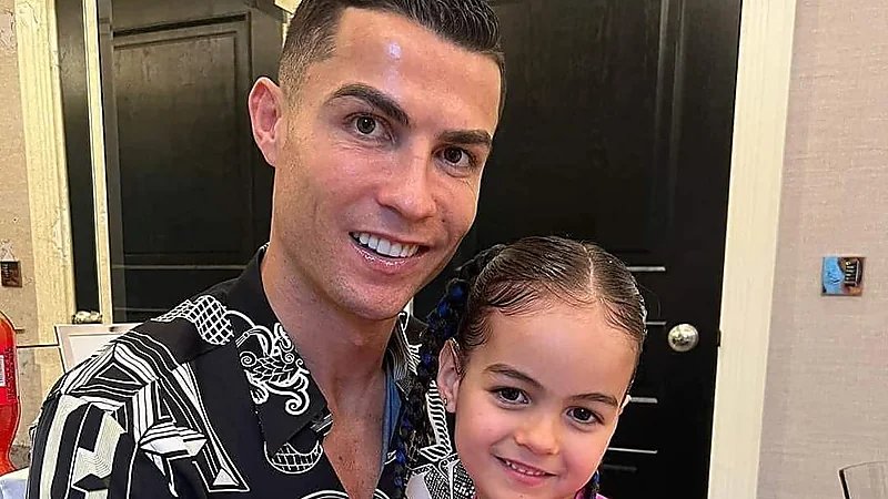 إيفا رونالدو تُشعل منصات التواصل بترديدها النشيد الوطني  ..  تغطية