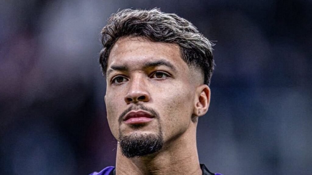 مهاجم الهلال  يضغط للموافقة على رحيله لساو باولو البرازيلي