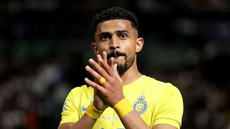 أحد الإعلاميين لعبدالإله العمري: زعلان يا أبو ناصر!   .. تغطية