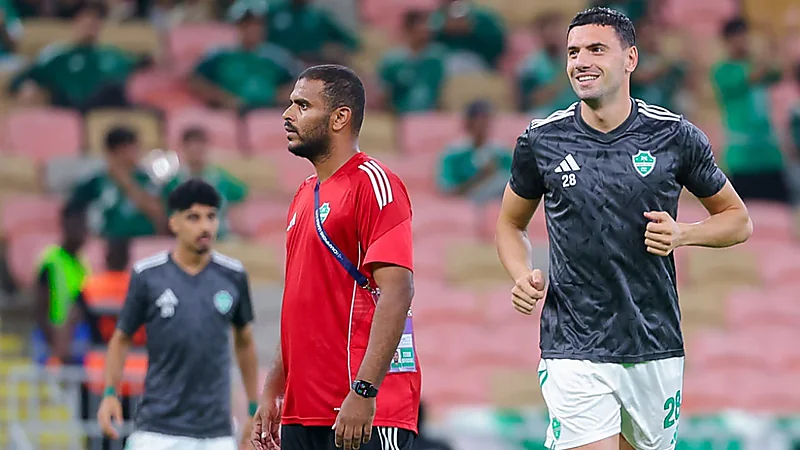 ديميرال يعزز دفاع الأهلي أمام الهلال وغموض يحيط بمشاركة هوساوي