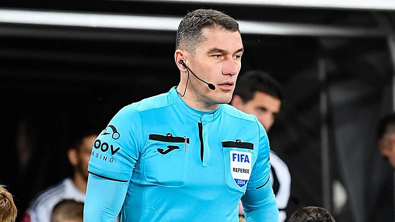 كوفاكس حكمًا لنهائي الأهلي وبيراميدز في كأس القارات الثلاث