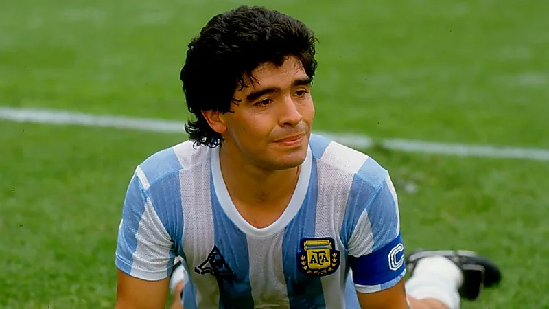 محكمة أرجنتينية تصادر ممتلكات شقيقات ومحامي مارادونا بتهم احتيال