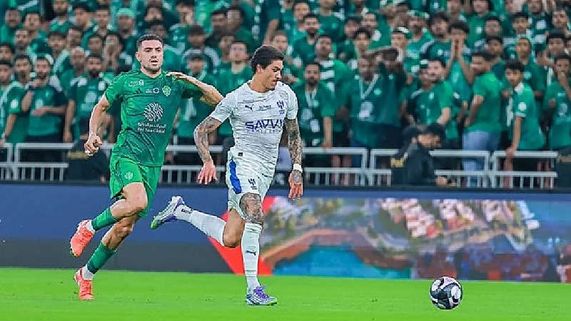 الأهلي يخطف تعادلاً مثيراً أمام الهلال في الوقت القاتل