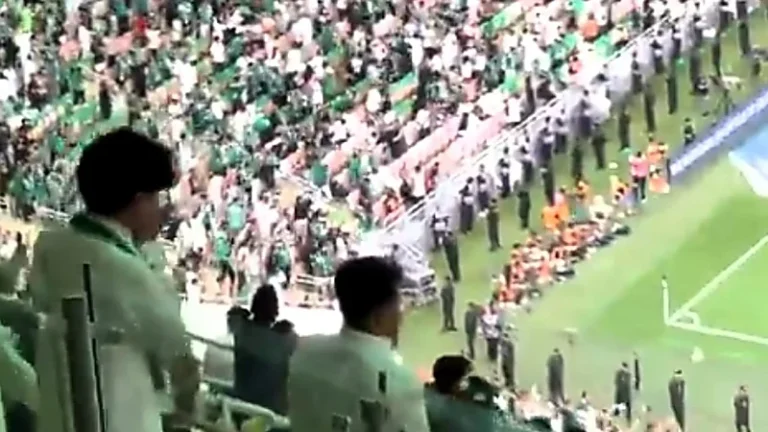 ردة فعل جماهير الأهلي بعد هدف التعادل أمام الهلال .. تغطية