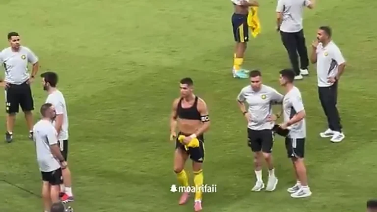 لاعب الرياض يثير الجدل بطلبه قميص رونالدو .. تغطية