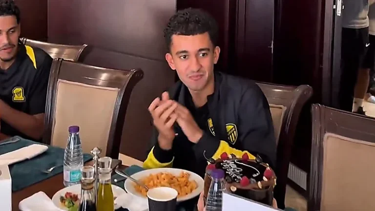 ردة فعل أحمد الغامدي في يوم ميلاده أثناء تواجده بالقصيم  ..  تغطية