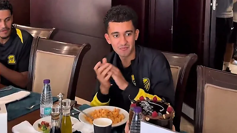 ردة فعل أحمد الغامدي في يوم ميلاده أثناء تواجده بالقصيم  ..  تغطية