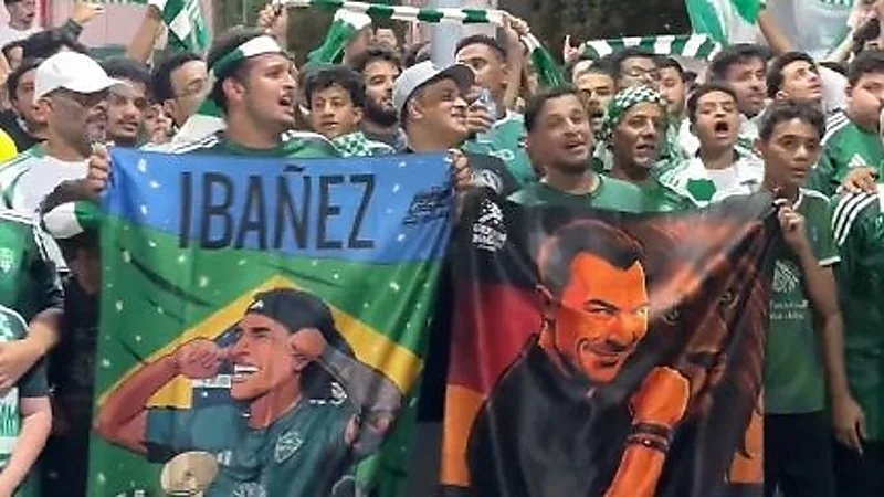 جماهير الأهلي تُشعل الأجواء قبل موقعة بطل القارات.. تغطية