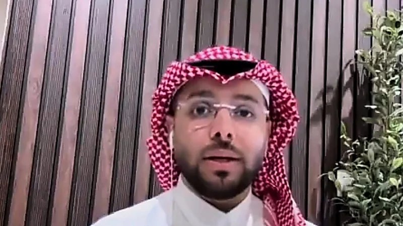العنزي: طلب الأهلي للتأجيل طبيعي ولقطة هوساوي تكشف توهان اللاعبين   .. تغطية