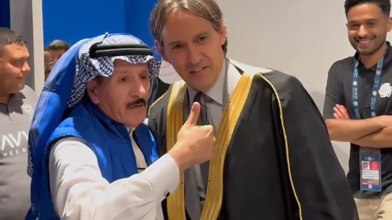 إنزاغي يرتدي البشت بعد الفوز على الأخدود  ..  تغطية