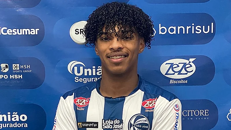 أول ظهور لهليل أحمد في مقر نادي ساو خوسيه .. تغطية