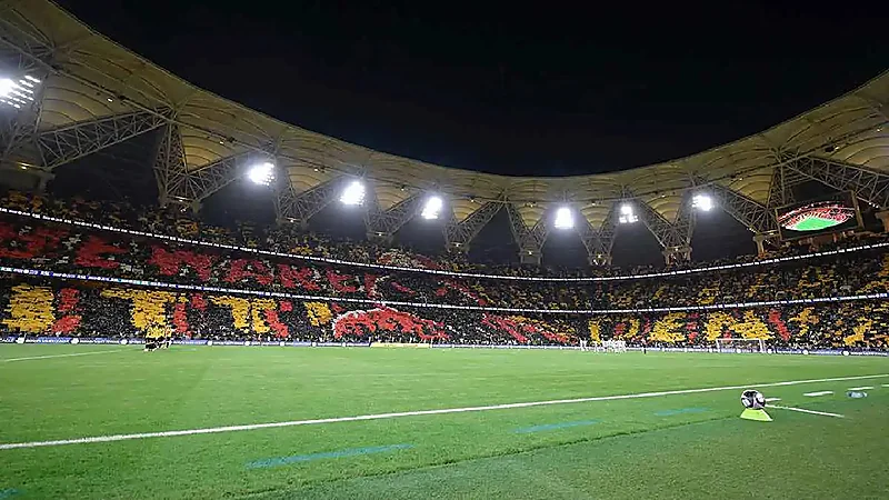 جمهور الاتحاد يشعل الكلاسيكو برفع تيفو سابق للنصر .. تغطية