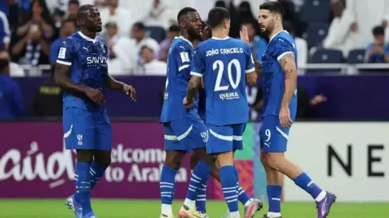 الهلال يبدأ مفاوضات تجديد عقود 3 نجوم بارزين