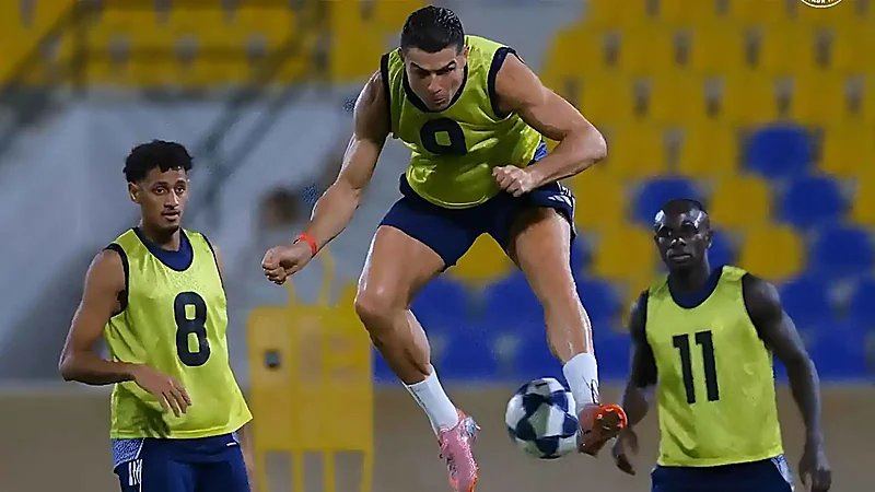 رونالدو يقفز في الهواء ويسدد ببراعة الكرة بكعب قدمه في الشباك.. تغطية