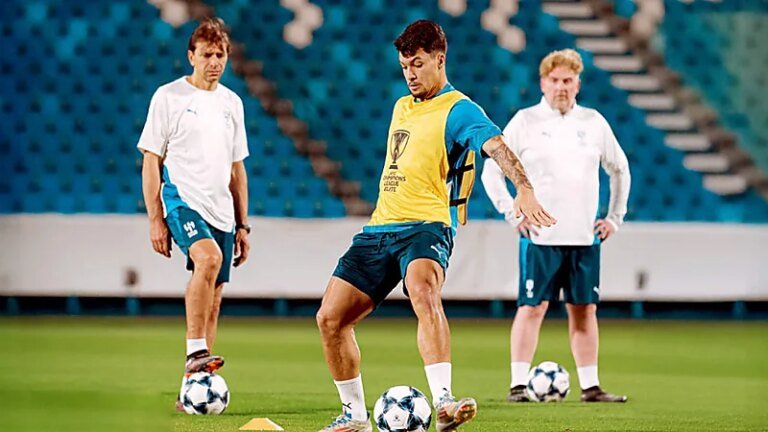 الهلال يوقف بحثه عن مهاجم أجنبي بعد إعادة قيد ليوناردو في القائمة المحلية