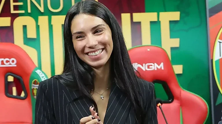 شابة إيطالية تصنع التاريخ: كلوديا ريتزو تدير تيرنانا وتخطف الأنظار