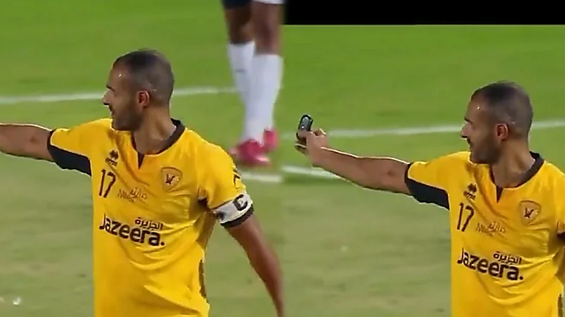 لاعب القادسية الكويتي يعثر على مفتاح سيارة BMW داخل أرضية الملعب.. تغطية