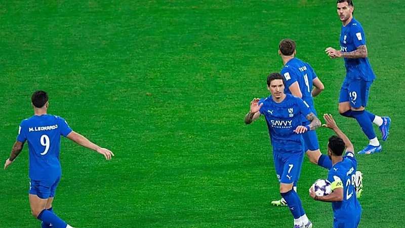 الهلال يقلب الطاولة على الدحيل ويفوز بثنائية.. تغطية