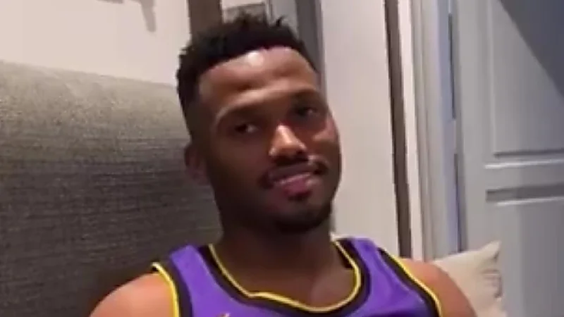 أيمن يحيى: أبي النصر فقط .. تغطية