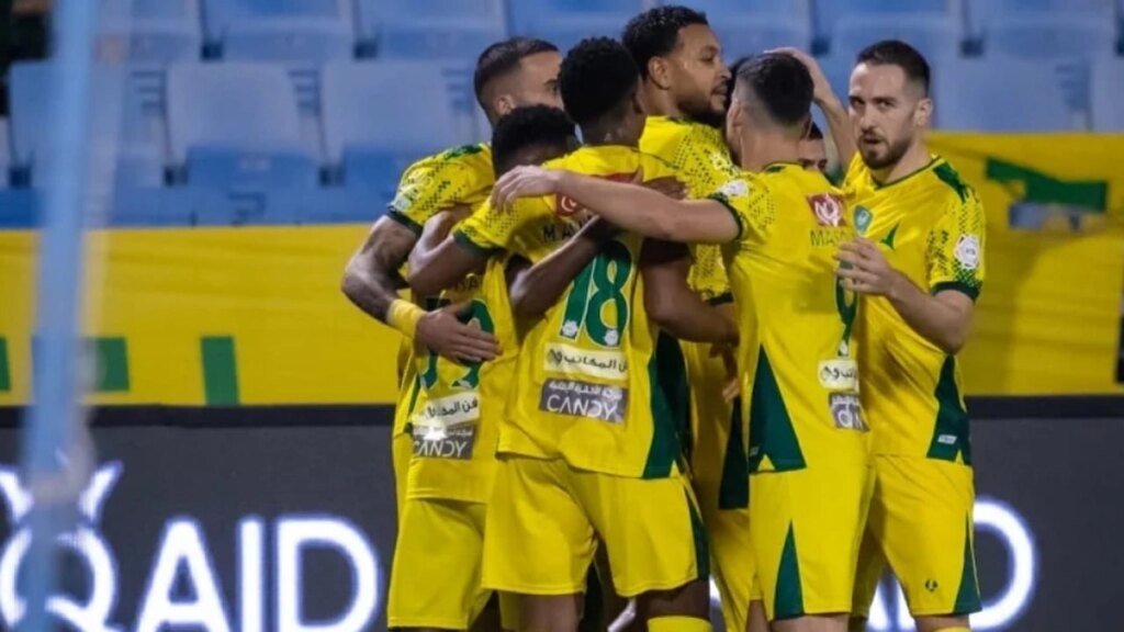 الخليج يمطر شباك الرياض برباعية