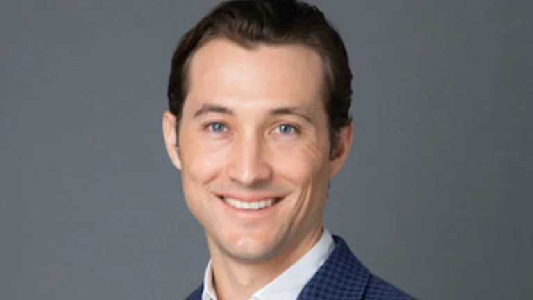 رئيس الخلود يزور مقر الأهلي