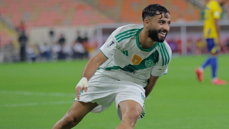 الأهلي يهزم الغرافة برباعية ..صور