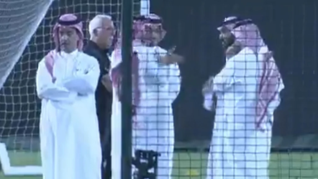 وزير الرياضة يحضر تدريبات المنتخب الوطني.. تغطية