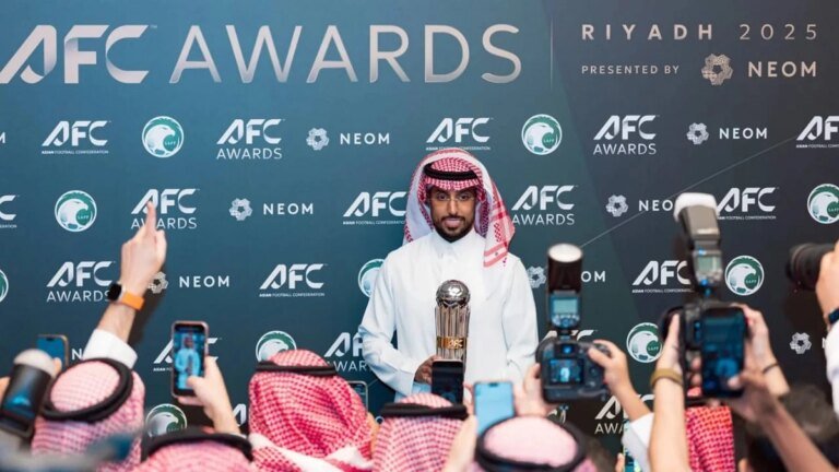 الهلال يطلب تكريم سالم الدوسري قبل مواجهة السد