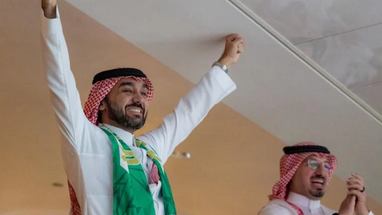 جمال عارف يعلق على لقطة احتفال وزير الرياضة بعد الفوز أمام إندونيسيا