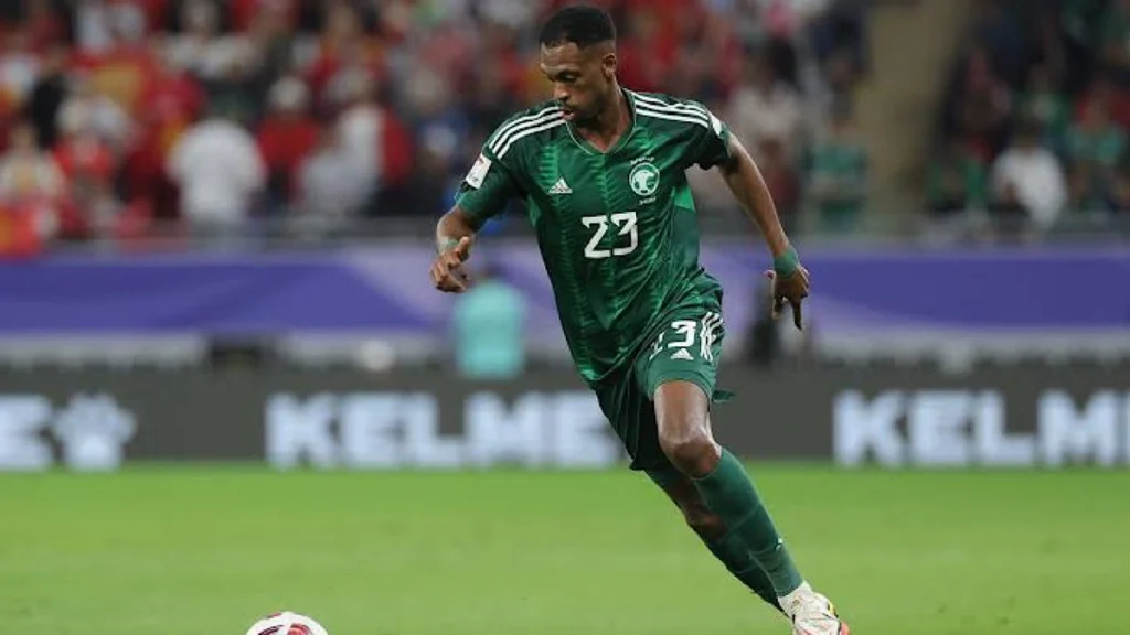 حكم مباراة الأخضر وإندونيسيا يحيل طرد محمد كنو للجنة الانضباط