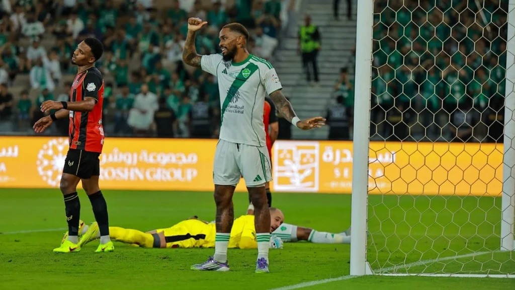 الرياض يخطف التعادل من الأهلي في الوقت القاتل
