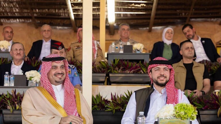 ولي عهد الأردن يُتوّج المنتخب السعودي بكأس العرب للهجن
