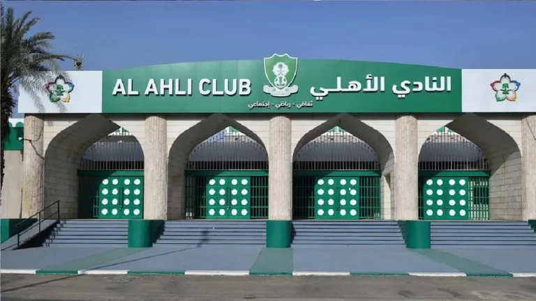 الرئيس التنفيذي الجديد للأهلي يصل لمقر النادي