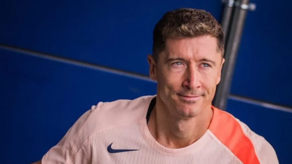 وكيل ليفاندوفسكي يحسم الجدل: لا مفاوضات مع أندية روشن حتى الآن